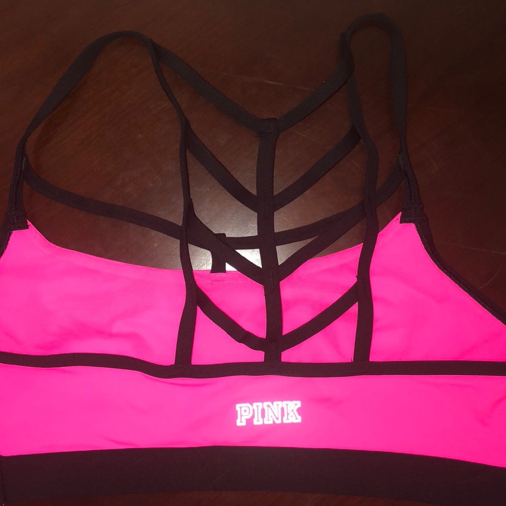 PINK Victoria’s Secret ULTIMATE Sports Bra